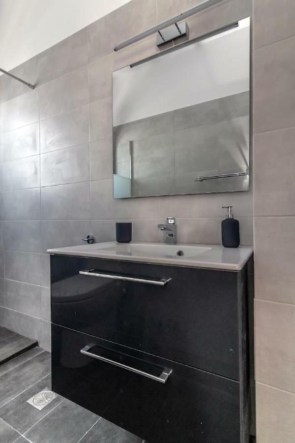Lux 'N Comfort Apartments Tínos エクステリア 写真